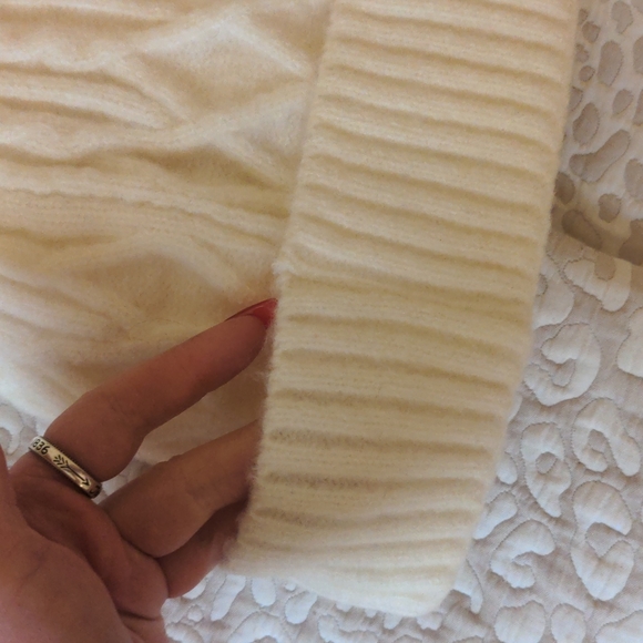 Super soft creme beanie winter hat - Picture 5 of 5